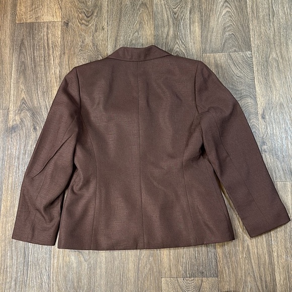 LeSuit Skirt Suit - Picture 4 of 11